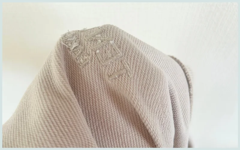 BAKUNE　胸元ロゴ　裏地　チクチク